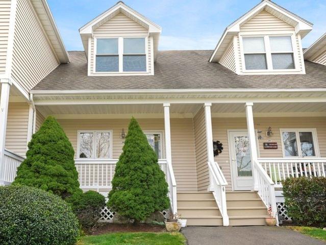 Townhouse for sale in Newtown, Connecticut