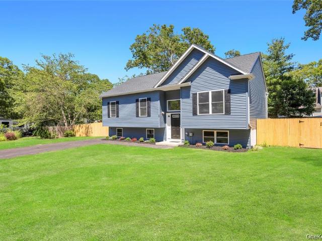 House for sale in Mastic, Town of Brookhaven