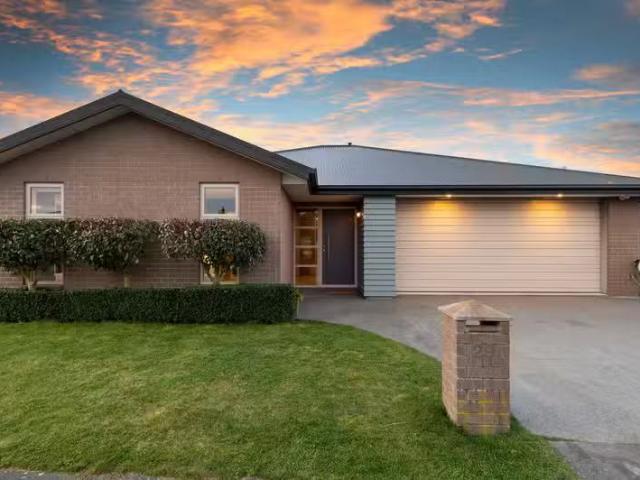 House for sale in Chaslands, Canterbury