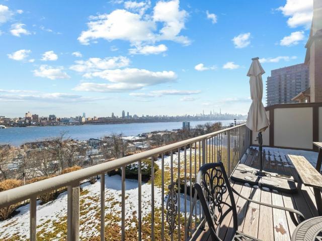 Townhouse for sale in Fort Lee