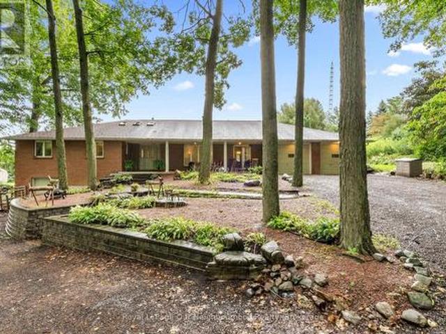House for sale in Ontario