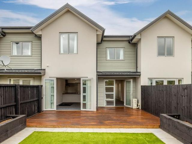 Apartment for rent in Chaslands, Canterbury