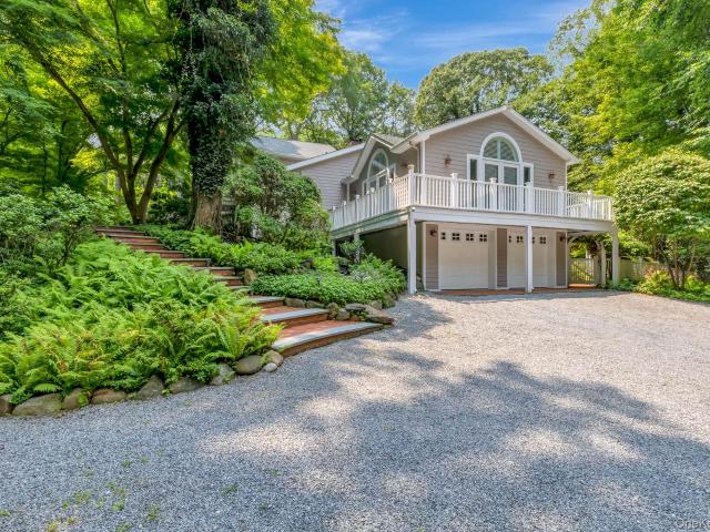 House for sale in Smithtown, New York