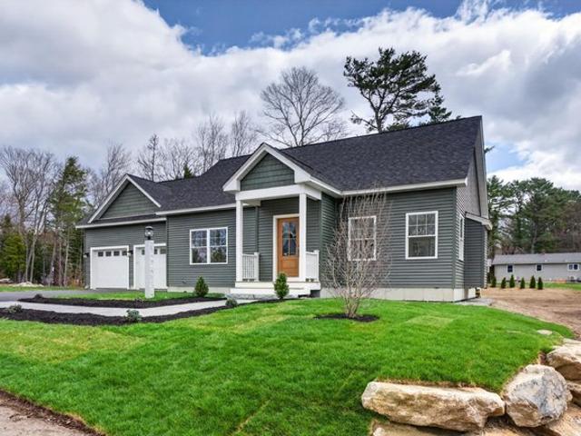 House for sale in Topsham, Maine