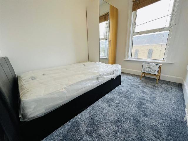 Apartment for rent in Kingswood