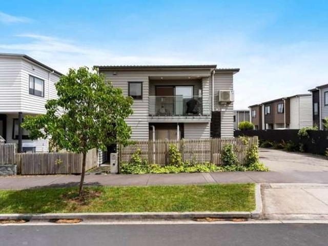 Townhouse for rent in Paremoremo