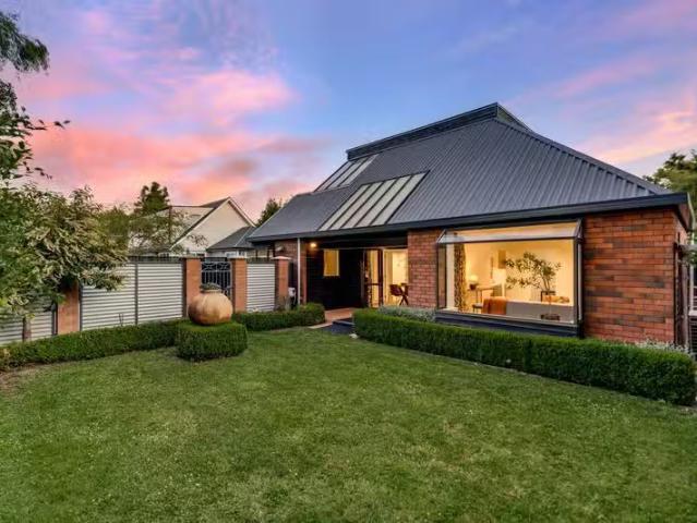House for sale in Chaslands, Canterbury