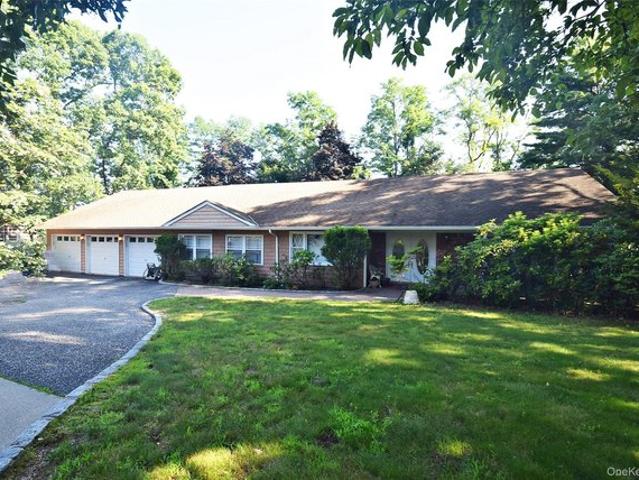 House for sale in Smithtown, New York