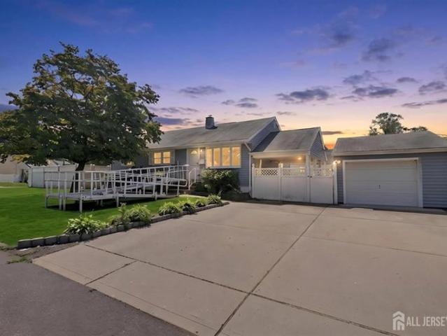 House for sale in Parlin, Sayreville