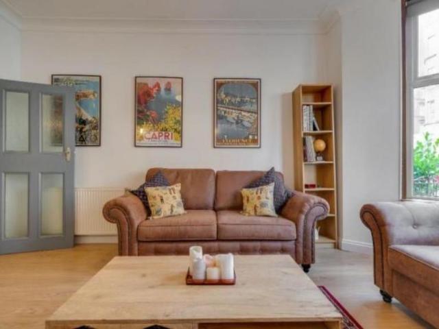 Apartment for rent in Thornwood, Glasgow