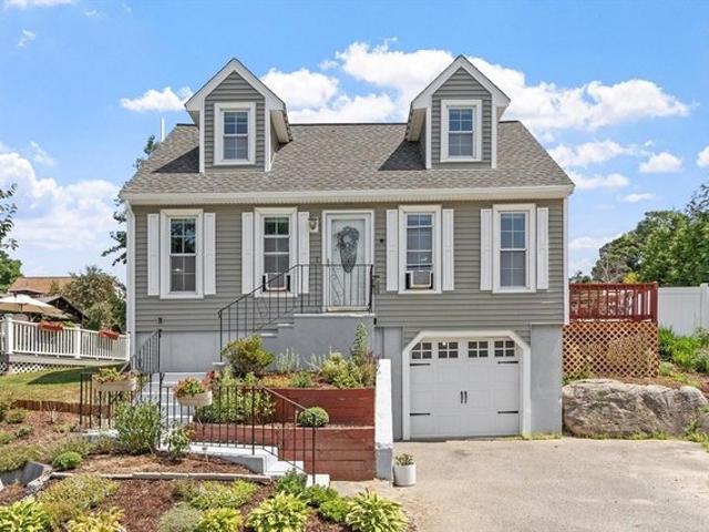House for sale in Dracut, Massachusetts