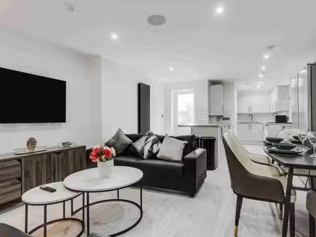 Apartment for rent in Elm Park, Calderstones