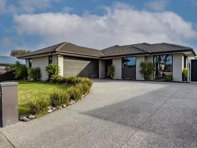 House for sale in Chaslands, Canterbury