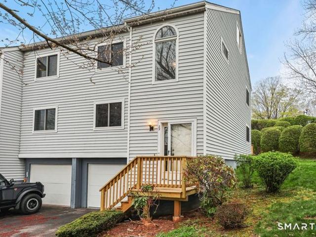 Townhouse for sale in Cromwell, Connecticut