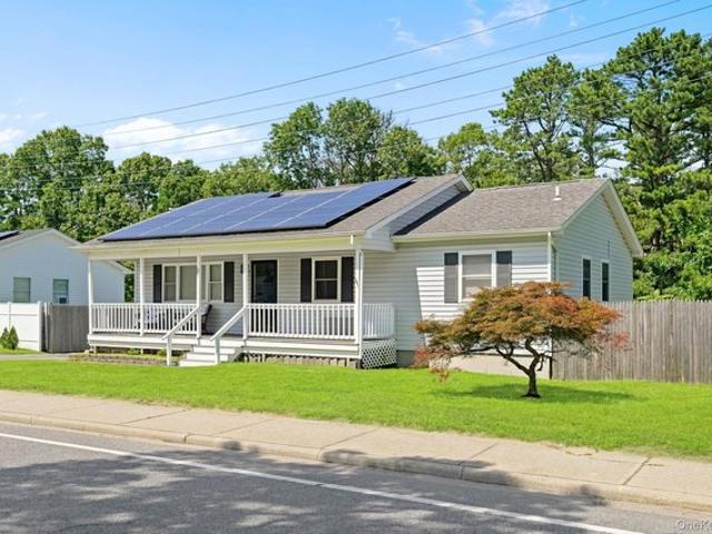 House for sale in Centereach, New York