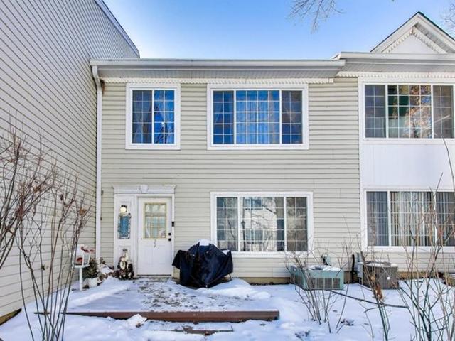 Townhouse for sale in Round Lake, Illinois