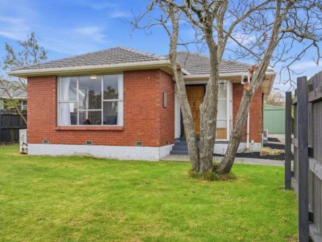 Property for sale in Chaslands, Canterbury