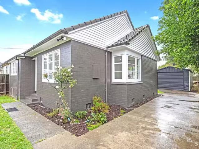 House for sale in Chaslands, Canterbury