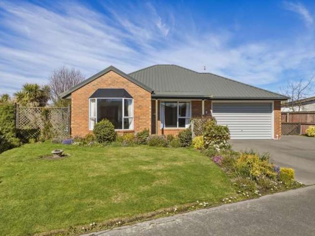 House for sale in Chaslands, Canterbury