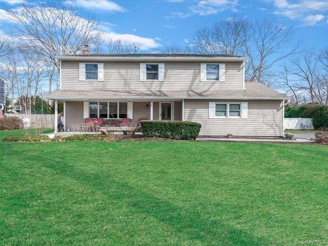 House for sale in Smithtown, New York