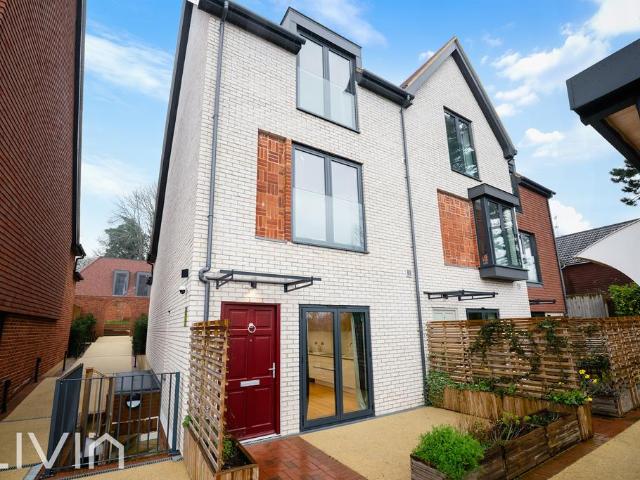 House for rent in London Borough of Croydon, Isle Of Man