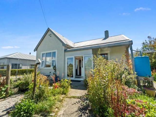 House for sale in Otakou