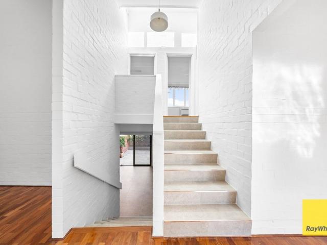 Townhouse for rent in Perth, South Perth