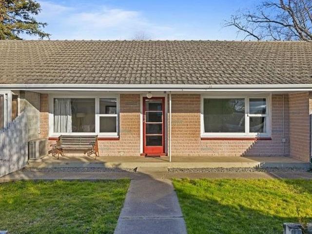 Apartment for rent in Chaslands, Canterbury