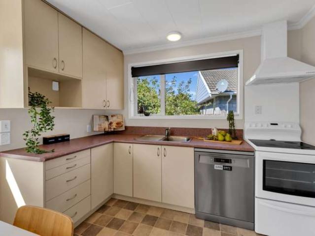 Apartment for sale in Chaslands, Canterbury