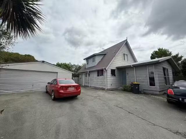 House for sale in Chaslands, Canterbury