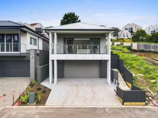 House for rent in Avondale Heights, Victoria