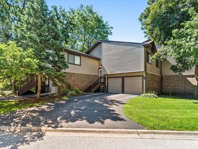 Townhouse for sale in Warrenville, Illinois