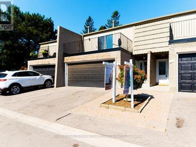 Townhouse for sale in Burlington, Ontario