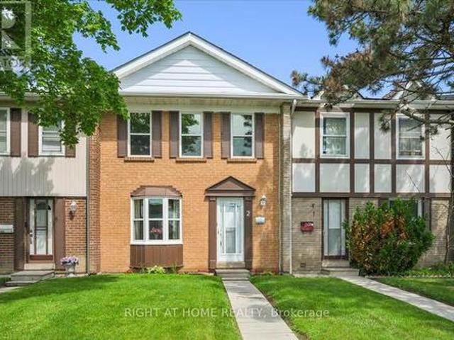 Townhouse for sale in Georgina, Ontario
