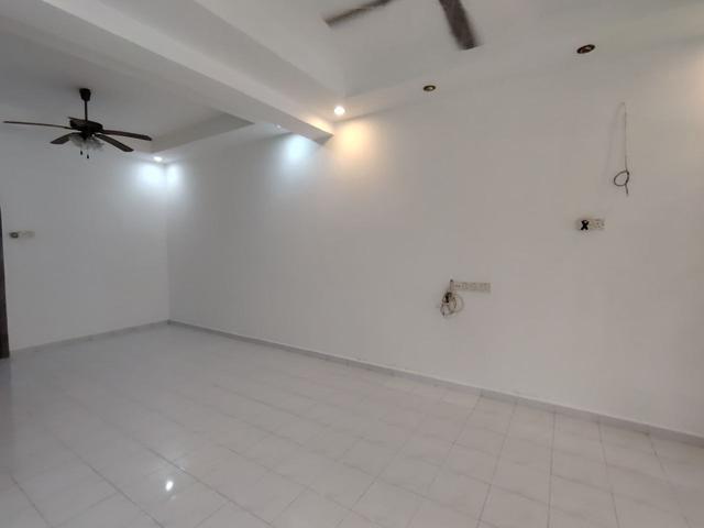 Terraced House for sale in Malaka
