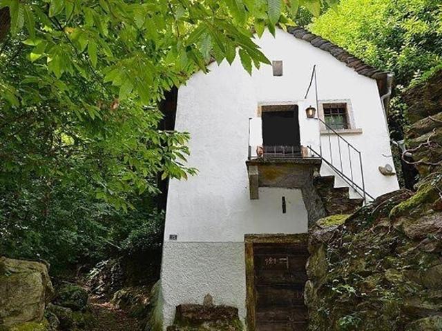 Zweifamilienhaus kaufen in Serravalle, Tessin