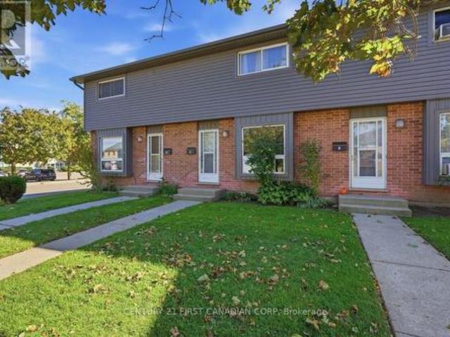 Townhouse for sale in Huron Heights, London