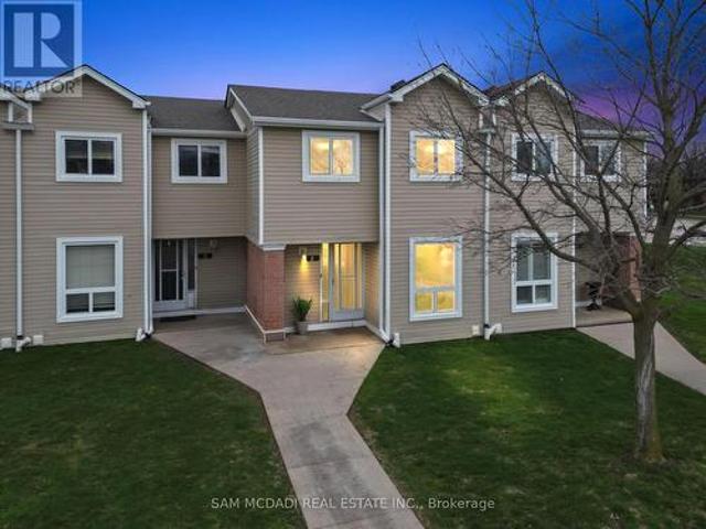 Townhouse for sale in Country Hills West, Kitchener