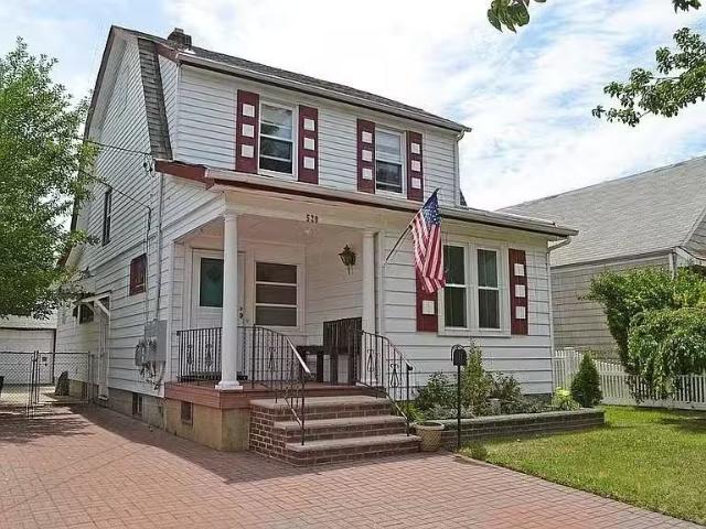 Condo for rent in Hicksville