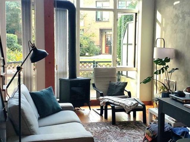 Apartment for rent in Surrey, British Columbia
