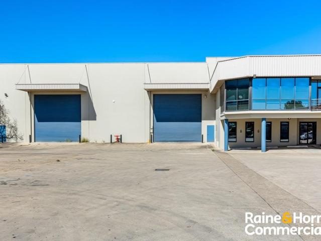 Warehouse for rent in Smithfield, Sydney