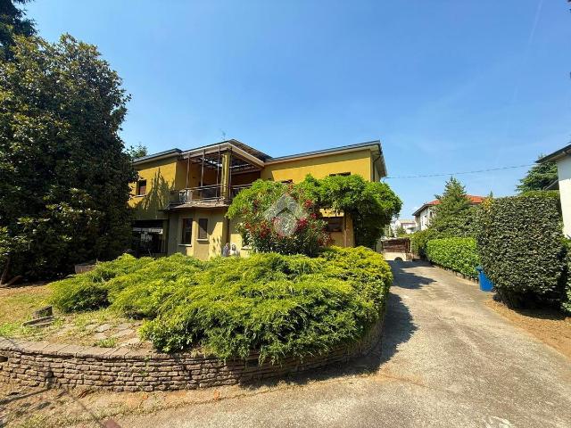 Villa Indipendente in affitto a Celadina, Bergamo