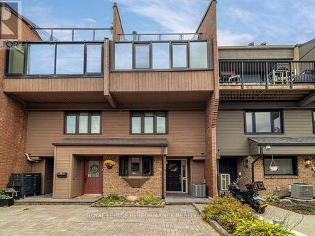 Townhouse for sale in Rideau-Vanier, Ottawa