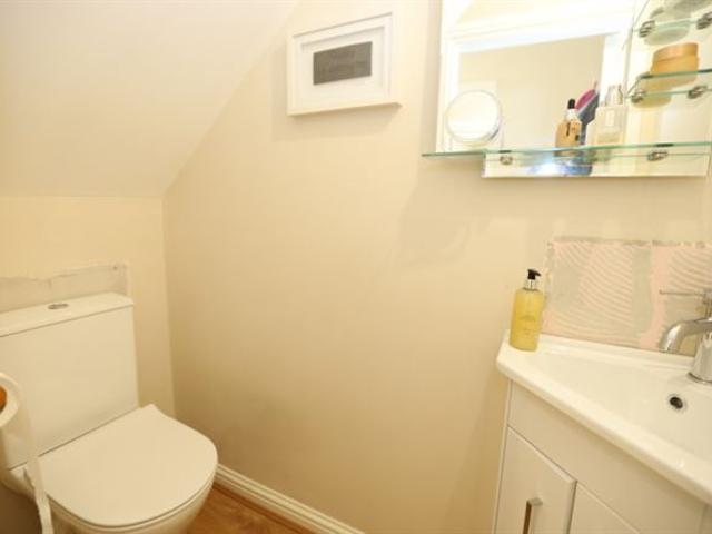 Detached House to rent in Carrigaline, South Tipperary