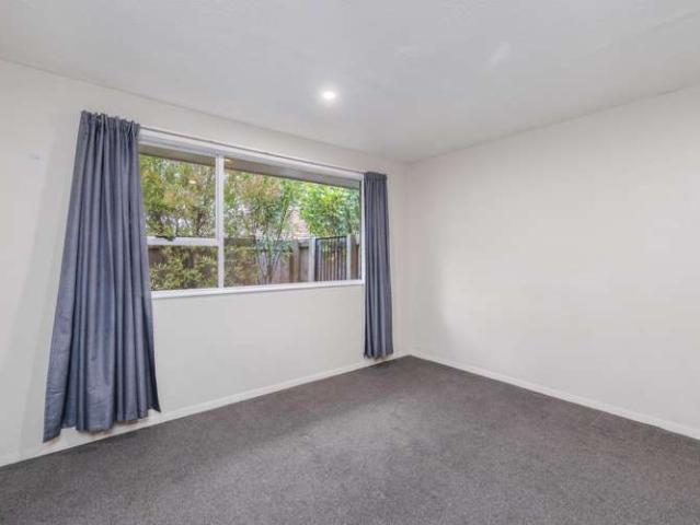 Apartment for sale in Addington, Canterbury