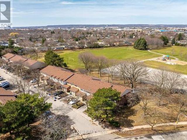 Townhouse for sale in Burlington
