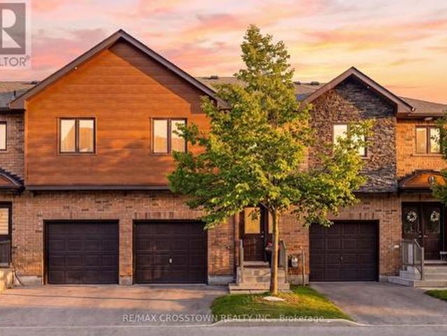 Townhouse for sale in Barrie, Central Ontario