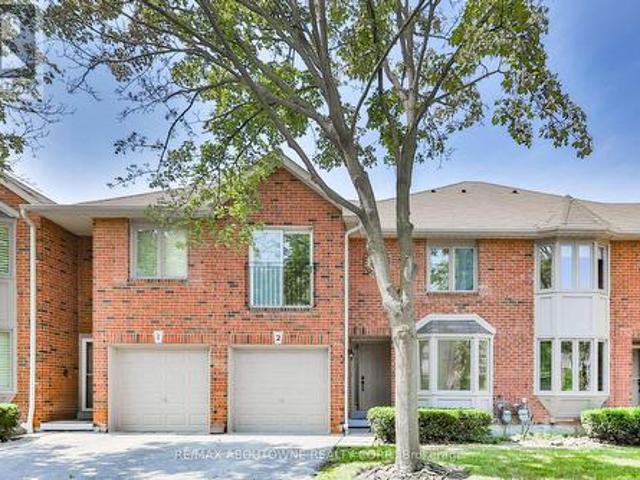 Townhouse for sale in Hurontario, Mississauga