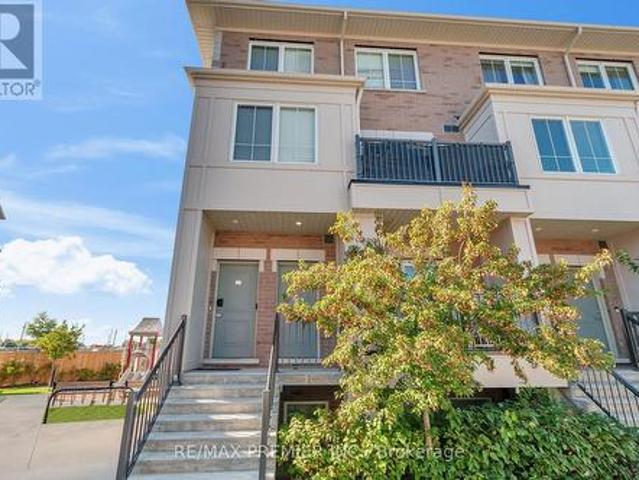 Townhouse for sale in Central, Oshawa