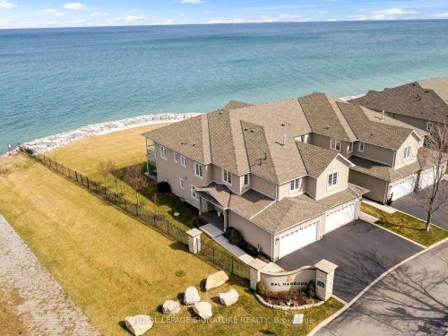 Townhouse for sale in Ancaster, Ontario